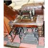 Image 1 : ANTIQUE ROBERTS SEWING MACHINE 227360