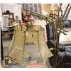Image 3 : 1940'S ANTIQUE BRIDGE LAMP