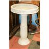 Image 1 : CONCRETE 2 PIECE BIRDBATH 16" X 23"