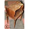 Image 2 : ANTIQUE 2-SHELF SIDE TABLE
