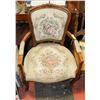 Image 1 : ANTIQUE WOOD CARVED NEEDLEPOINT SIDE