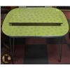 Image 1 : ANTIQUE ARBORITE KITCHEN TABLE WITH EXTENSION