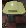 Image 2 : ANTIQUE ARBORITE KITCHEN TABLE WITH EXTENSION