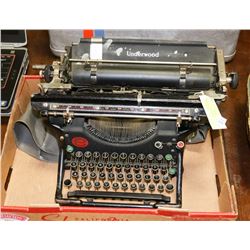 VINTAGE UNDERWOOD TYPEWRITER