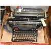 Image 1 : VINTAGE UNDERWOOD TYPEWRITER