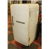 Image 3 : VINTAGE QUICFEZ FRIDGE FROM 1950'S-60'S WITH PINK