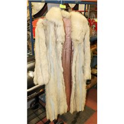 VINTAGE WOMENS FUR COAT