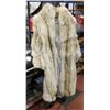 Image 1 : VINTAGE WOMENS FUR COAT
