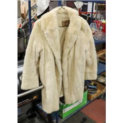 VINTAGE WOMENS FUR COAT