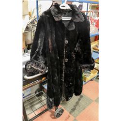 VINTAGE WOMENS FUR COAT