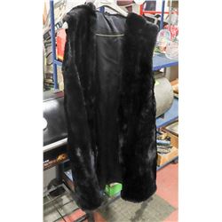 VINTAGE WOMENS FUR COAT