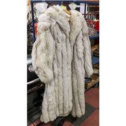 VINTAGE WOMENS FUR COAT