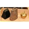 Image 1 : LOT OF 3 COW AND BRASS APPLE BELLS