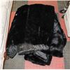 Image 1 : VINTAGE FUR RUG