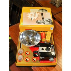 1940’S BROWNIE HAWKEYE FLASH CAMERA OUTFIT IN BOX