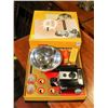 Image 1 : 1940’S BROWNIE HAWKEYE FLASH CAMERA OUTFIT IN BOX