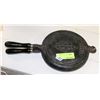 Image 1 : ANTIQUE CAST METAL WAFFLE MAKER