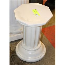 SMALL PEDESTAL WITH HINGED TOP