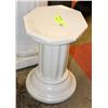 Image 1 : SMALL PEDESTAL WITH HINGED TOP