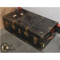 STEAMER TRUNK