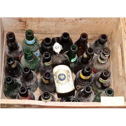 WOOD CANADA DRY BOX WITH VINTAGE BOTTLES