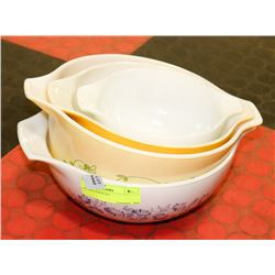 4 PIECE PYREX SET