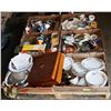 Image 1 : ESTATE PALLET OF COLLECTIBLES