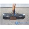 Image 2 : Metal Snowshovel & Ice Chipper