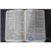 Image 5 : (3) Holy Bibles (1) New Testament