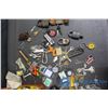Image 5 : Assorted Keys, Keychains, Locks & Leather Case
