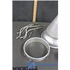 Image 8 : Electric Iron and Strainer