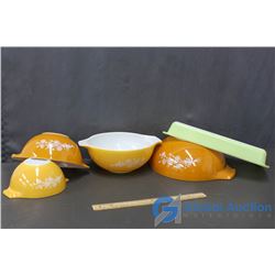 Pyrex Bowls Set and a Baking Dish