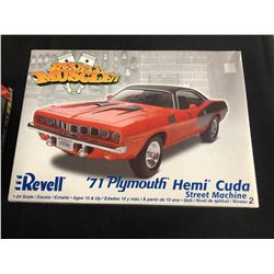 REVELL 1971 PLYMOUTH HEMI CUDA STREET MACHINE 1:24 SCALE UNBUILT MODEL KIT