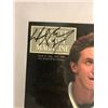 Image 2 : WAYNE GRETZKY SIGNED AND FRAMED BECKETT MAGAZINE ( NO COA)