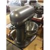 Image 2 : Kitchen Aid Professional 550 Mixer with bowl and attachements
