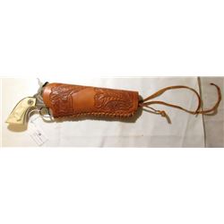 VINTAGE COWBOY TOY CAP GUN W/BEAUTIFUL