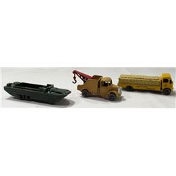 VINTAGE LESNEY TOY CARS & GARAGE -