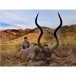 HUNT FREE-RANGE, WILD AFRICA WITH GRAHAM SALES  2018 PHASA PROFESSIONAL HUNTER OF THE YEAR!
