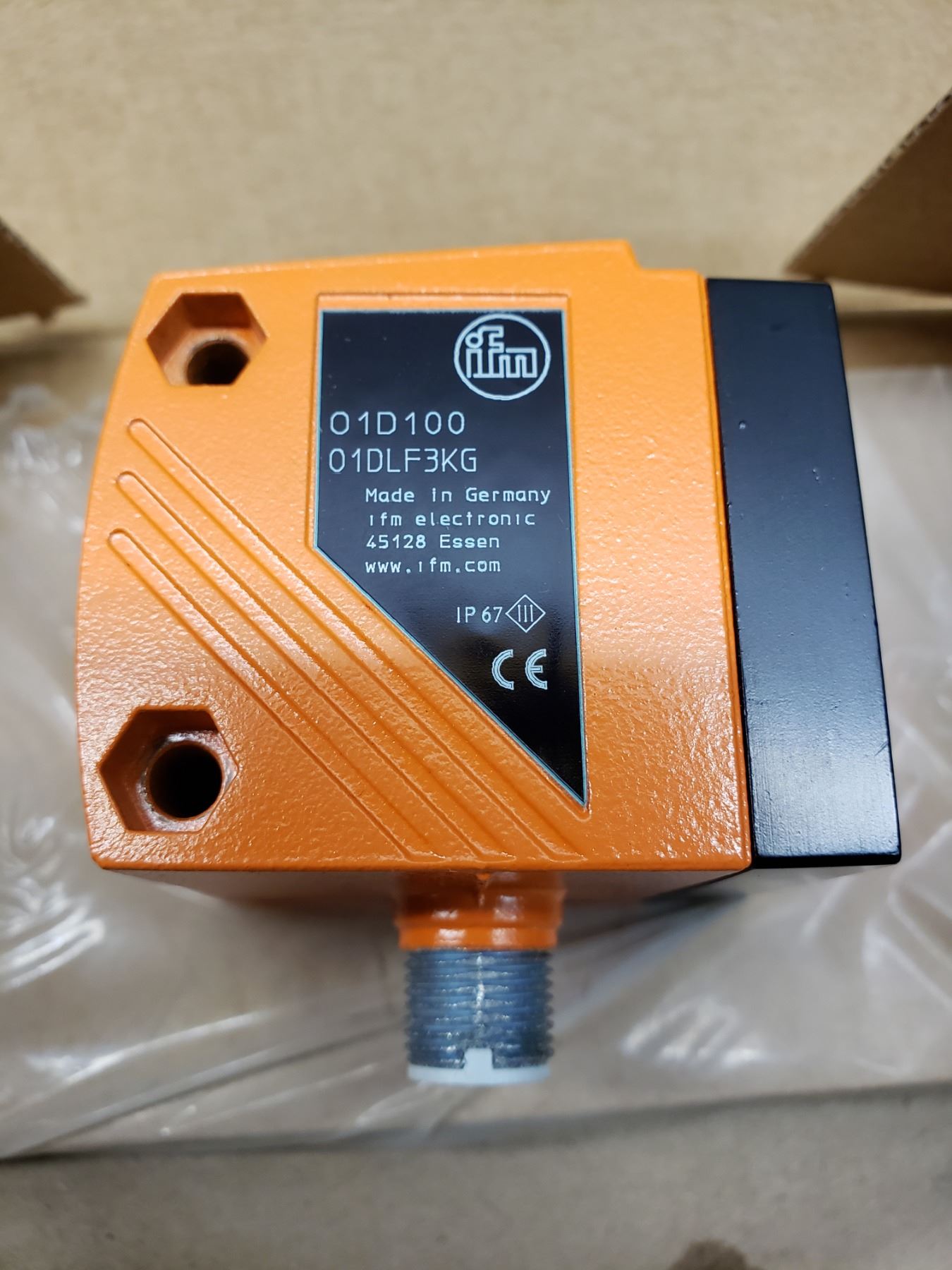 IFM Efector 01D100 Photoelectric Distance Sensor - BTM Industrial
