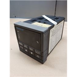 Honeywell UDC3300 DC330B-EE-000-10-100000-00-0 Temperature Controller