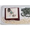 Image 2 : Selection of vintage jewellery including a four strand green pearl necklace 20" in length and a 40" 