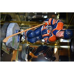 Van Mo (Mowens Heroes) cariacature sculpture of Wayn Gretzky 13" in height