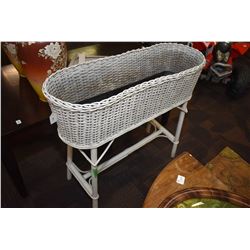 Wicker free standing planter with liner