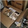 Image 2 : BOX OF LIGHT BULBS AND LIGHTS