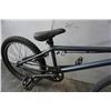 Image 2 : BLUE HARO BMX BIKE