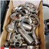 Image 1 : TRAY OF STAINLESS STEEL PIPE CLAMPS AND MORE