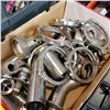 Image 3 : TRAY OF STAINLESS STEEL PIPE CLAMPS AND MORE