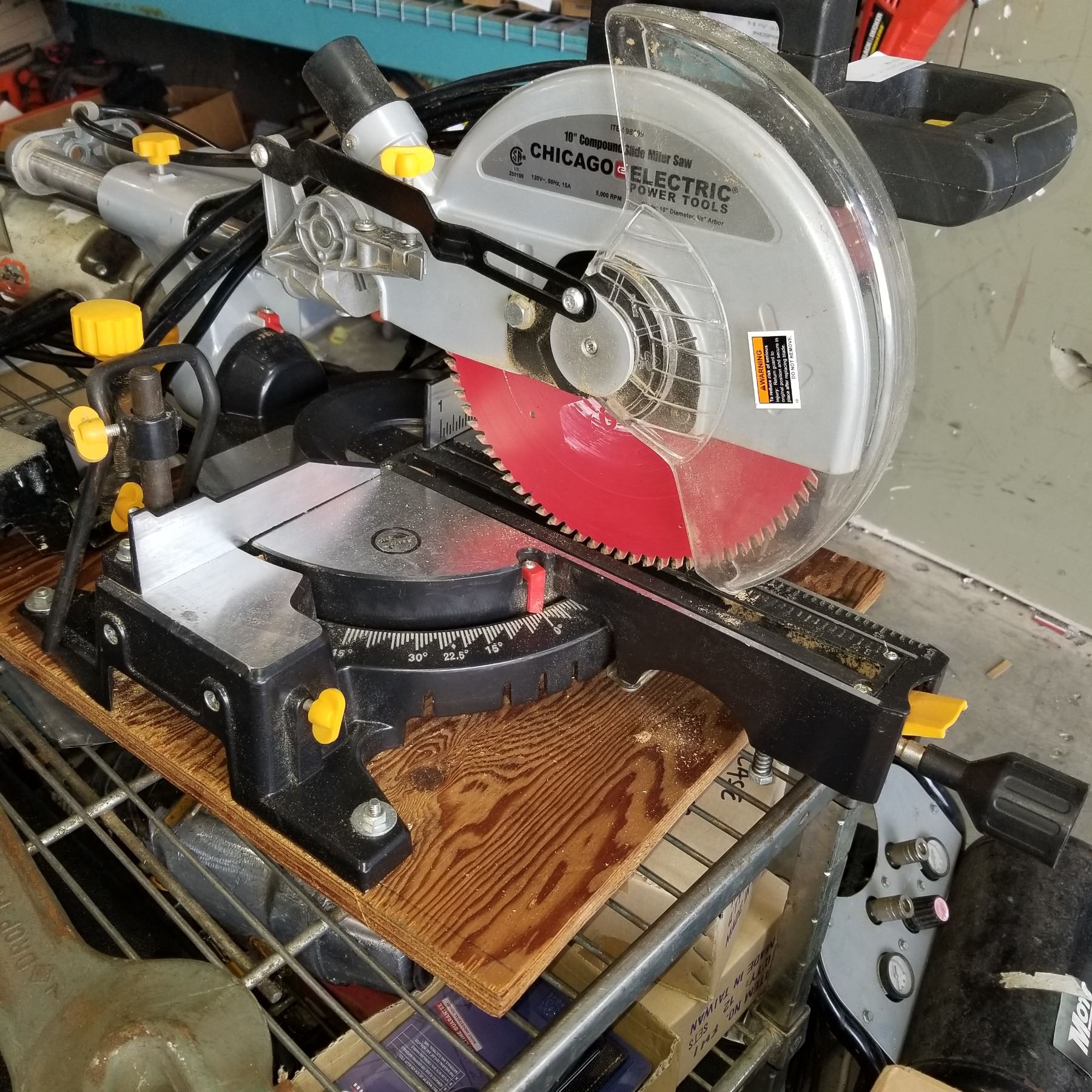 CHICAGO ELECTRIC 10" COMPOUND MITER SAW