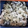 Image 2 : TOTE OF WHITE GRID WALL HOOKS