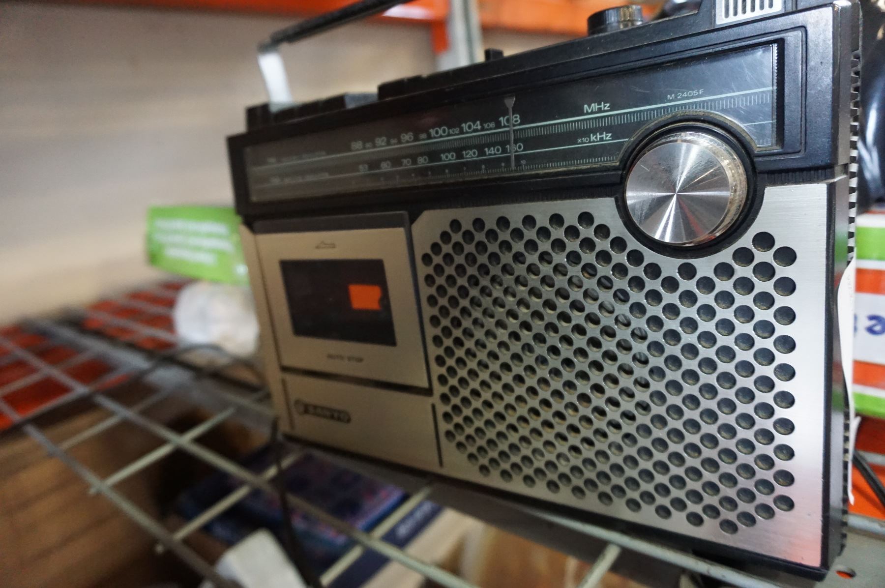 READERS DIGEST MULTIBAND RECEIVER AND SANYO STEREO
